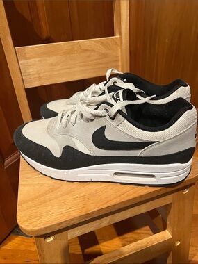 Nike Air Max 1  White & Black